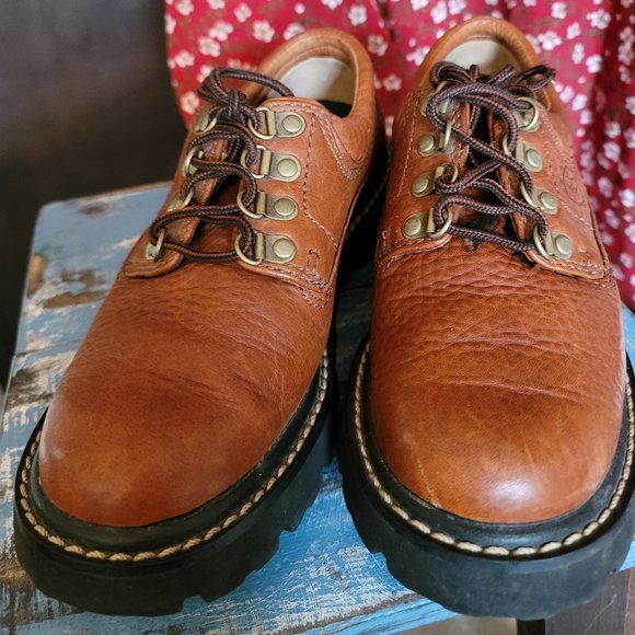 Ariat Oxfords Leather like New. 5.5B Rare find! - Picture 1 of 4